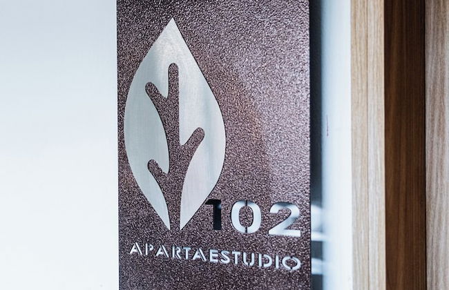 Central Suites by H&R - Photo 32