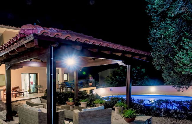 Large Pool & Garden, Billiard, Peaceful Area, Near to the Sea, Coral Bay Paphos - Foto 43