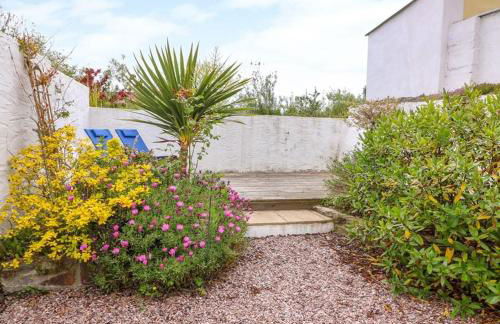 Characterful and quirky cottage in beautiful Pembs - Photo 20