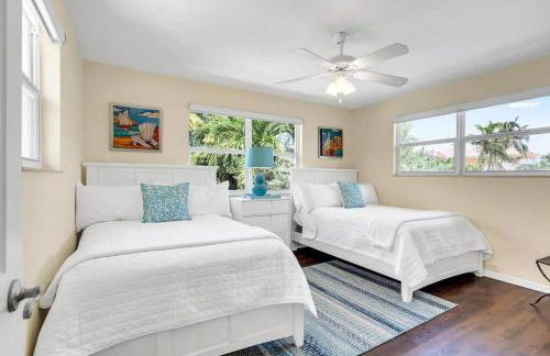 Steps to Beach, Pool, Backyard Oasis, Game Room - Foto 17