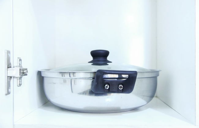 Pool View 2BR Mutiara Bekasi Apartment - Photo 17