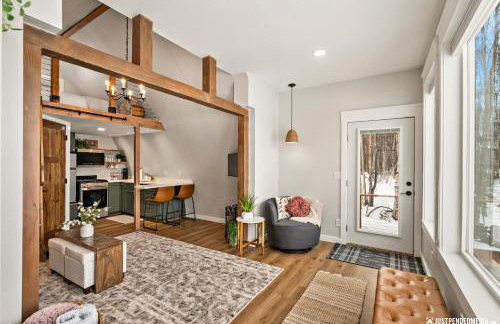 Hatcher Pass Lakeside Hideaway with Hot Tub! - Foto 1