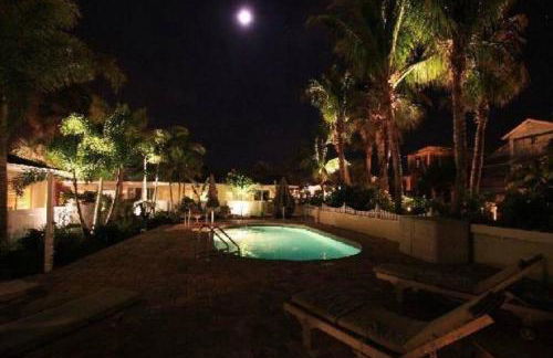 An Island Getaway at Palm Tree Villas - Photo 43