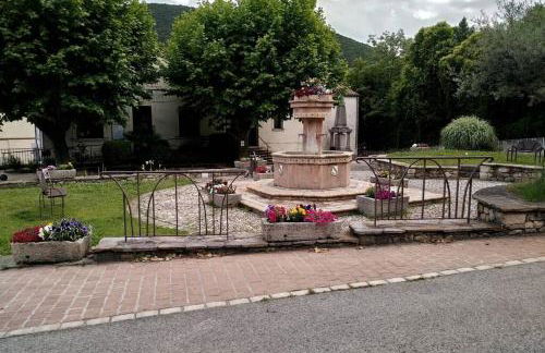 MAGNANERIE LEONY : Maison au calme avec jardin - Foto 16