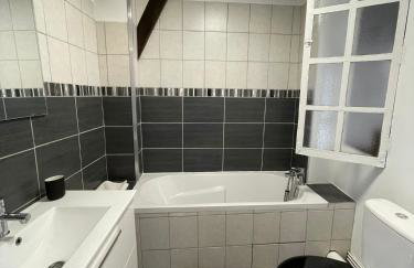 L'Ecuyère-Maison de Ville-Secteur cathédrale-Parking privé gratuit - Foto 24