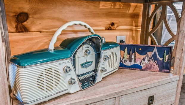 Honeysuckle Hill 2 Bedroom Cabin by RedAwning - Foto 2, Habitación