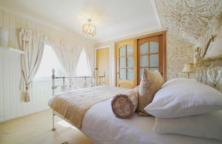 The Old Tramhouse Self Catering Traditional Charming Apartments Located In The Heart Of Historic Stirling For Short-Long Stays In Stirling For Tourism & Events & Contractor Base Stays For Central Belt Area & Open To Book All Year Round - Photo 5