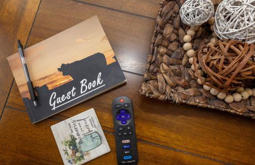 Country Cow Flair with Large TVs, Ample Parking, Nintendo, EV Ready - Photo 27