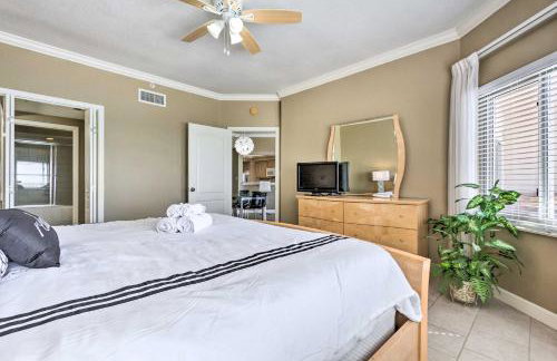 Gulf Views and Pool Access Coral Reef Resort Condo - Foto 13