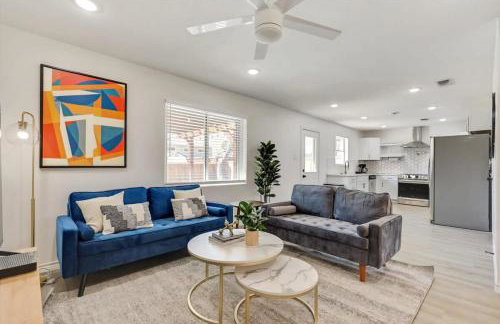 Luxury 4Bed 2Bath Hidden Gem w Backyard Oasis - Foto 6