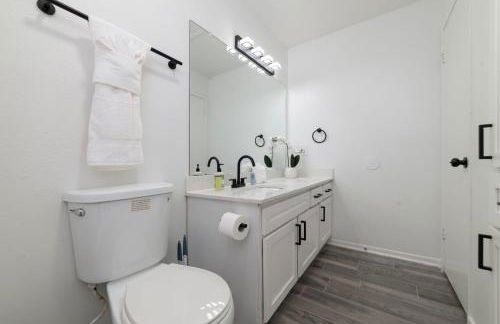 Comfortable 2BR - Pool Near Major Attractions - Foto 15