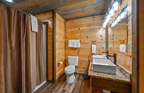The Overlook - '21 Cabin - Gorgeous Unobstructed Views - Fire Pit Table - GameRm - HotTub - Xbox - Lots of Bears - Foto 41