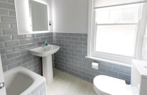 Pier View Apartment at Beach House - Photo 21