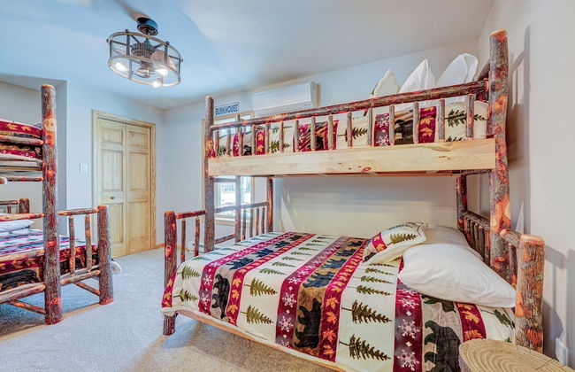 Top Notch Lodge by Avantstay Hot Tub, Game Room, Community Pool, Deck - Foto 11