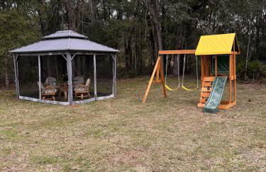 Modern 4BR Home with Wi-Fi & Garage Games - Foto 24