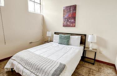 Sleepover 2BD 1BA Condos Downtown Springfield - Foto 33