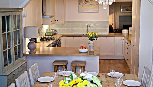 Bay View, Sleeps 18, 7 Bedrooms, 7 Bathrooms, Seafront, Criccieth - Foto 2