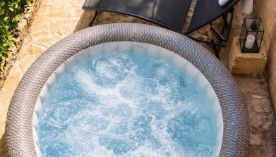 Le jardinet d'Emma - Jacuzzi privé, Jardin au calme entre Arles, Camargue et Alpilles avec parking gratuit - Foto 1