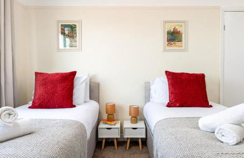 Long Stays-4bed house-Parking-By FabAccommodation - Foto 12