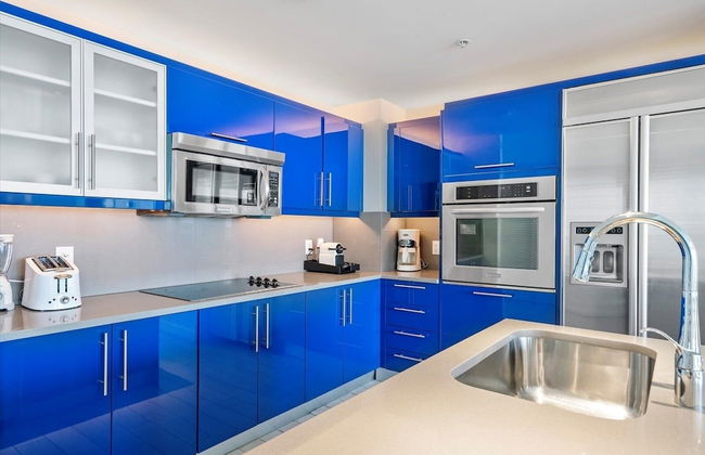 W Residences 2 Bedroom Suite 2 Condo by RedAwning - Photo 9