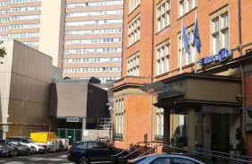 "Snooze Central" - City Centre Apartments above Victoria Centre Shopping Centre with full Kitchen in Milton Street - up to 4 Beds - most Central Location next to the Hilton Hotel - Outdoor Parking for Cars or Vans five pounds a day - Sunday 1pm Check-Out - Photo 13