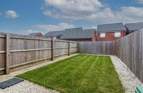 2-Bed Home in Quiet Neighborhood with Parking & Wifi - Foto 11