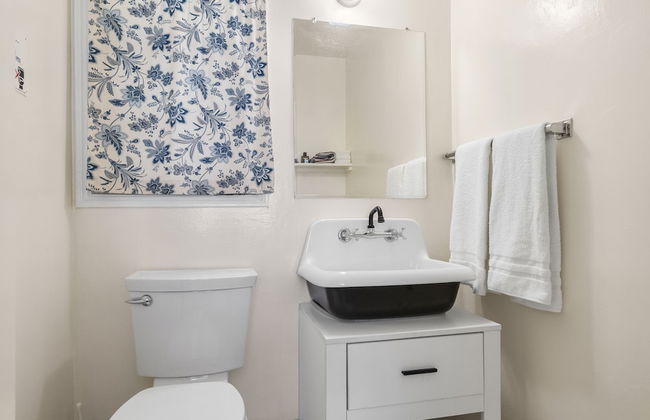 The New Star Motel with Studio-Kitchens: 1950s Extended-Stay Lodging and Retreat Center - Photo 65