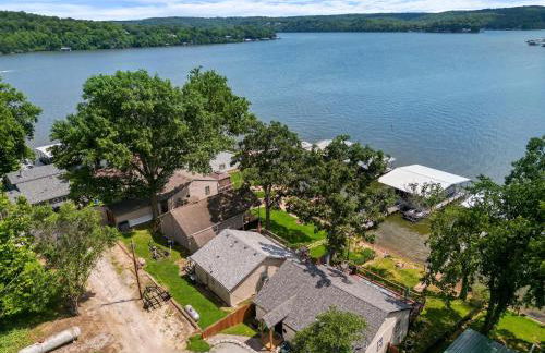 Pet-Friendly Lakefront Home in a Quiet Cove w/ Netflix, Outdoor Seating, Boat Slip - Foto 48
