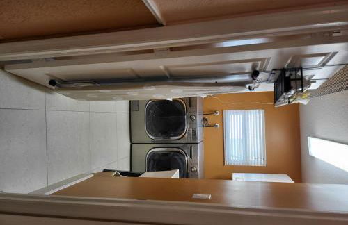 Luxurious 4-Bedroom House with Pool - Foto 5