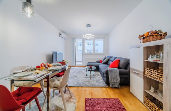 Modern Oasis With Terrace - Photo 9