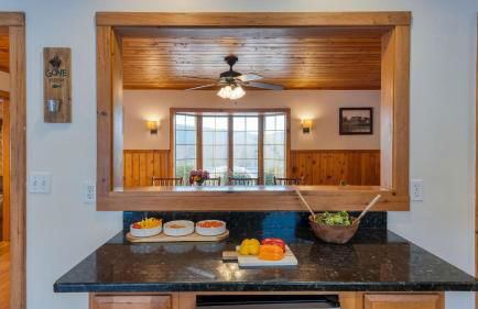 Scenic Catskills Retreat • Pool Hot Tub Game Room Lake Views Mountainview Estate by AvantStay - Foto 23