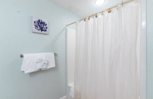 Crystal Shores West Condos by Hosteeva - Foto 34