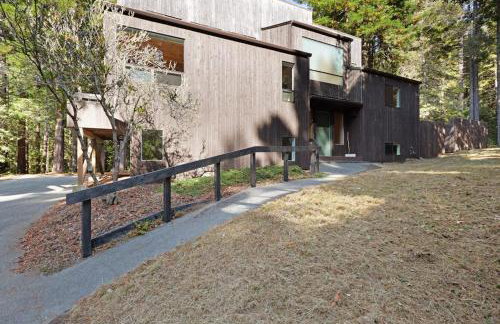 Tree House - Photo 29