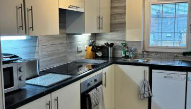 Castell Cottages Central with Parking - Foto 2