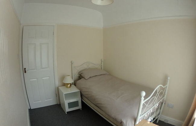 Strawberry Field House - Photo 2