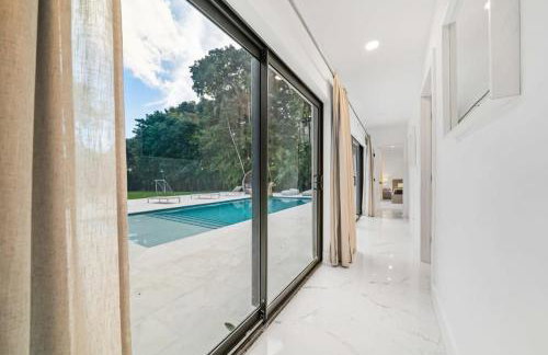 Luxury Villa Azure with Heated Pool 20 minutes to Beach - Foto 45