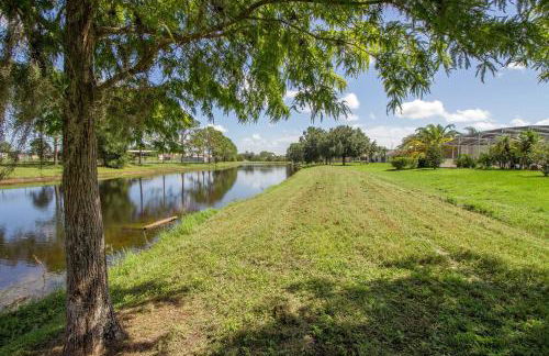 Fully Refurbished Vacation Home with South Facing Pool and Spa with Lake View in Quiet Community Nr Disney - Foto 38