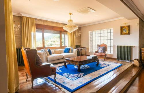 Mansión con Jacuzzi a 40 grados, gran piscina y Pádel - Photo 40