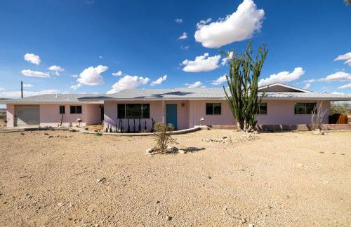 Mid Century Vibes - 2 Min to JTNP - Retro Dive Bar - View - Foto 43