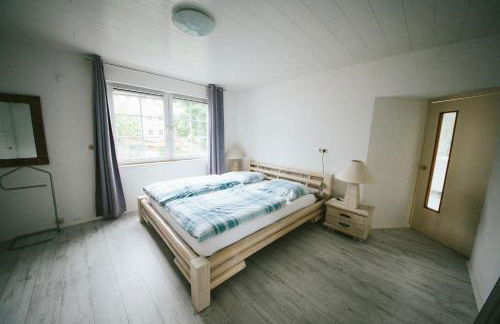 Große & voll ausgestattete Apartments, Studios, Doppelzimmer, Workspace, Parkplatz, Netflix, Prime & schnelles Wifi in ruhiger Lage mit Garten - Foto 15