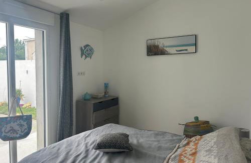 Charmante Maison Rénovée Proche Plage et Forêt avec Jardin - FR-1-652-57 - Foto 25