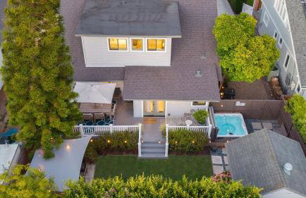 Luxe Backyard Oasis w/ Hot Tub Chic Design South Park Sanctuary - Foto 71