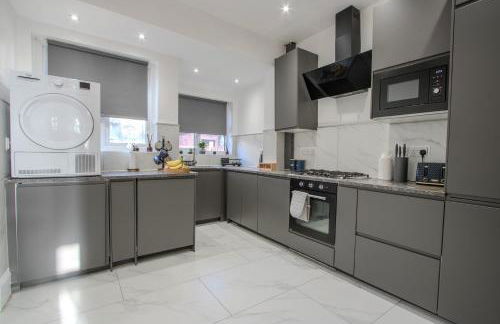 Modern & Spacious 4-Bedroom Home, Family & Contractor Friendly, Manchester - Foto 10
