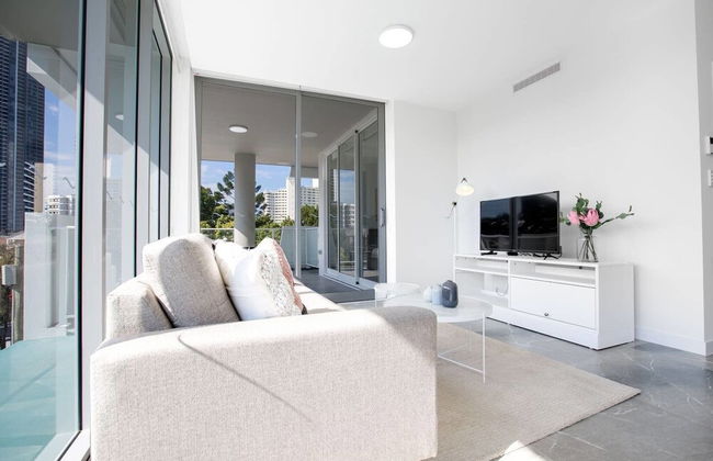 Wow Southport Apartment Near Light Rail Station - Photo 15