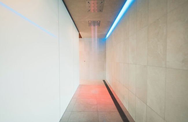 Stylish Luxurious Apt w Pool & Gym ID214 - Foto 34