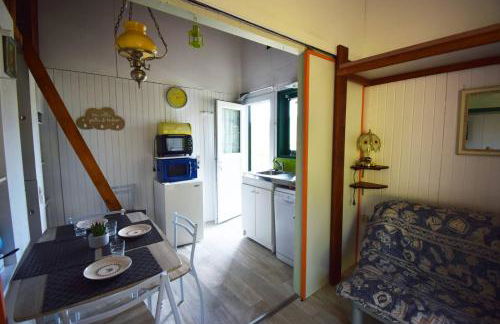 Petit chalet au Lac de Goulens avec piscine commune - 2 adultes et 1 enfant - Foto 13