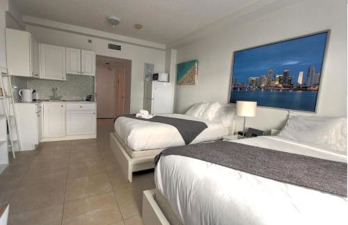 Deluxe Studios and Apartments at the Casablanca - Photo 74