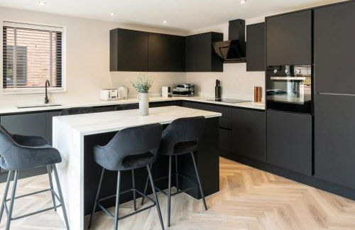 Luxury 4BDR House By Torr Property Group Short Lets & Serviced Accommodation With Free Gated Secure Parking & Private Patio Garden Liverpool - Foto 15