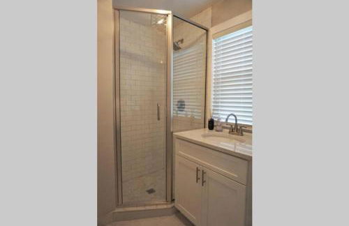 Beautiful & large newly renovated 5 bedroom house. - Foto 2