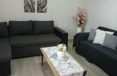 Toula's House - Photo 2